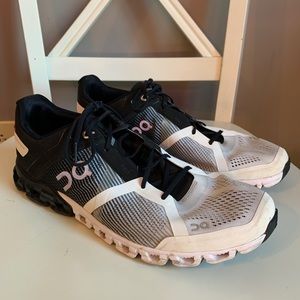 On Cloudflow Men’s Running Shoes